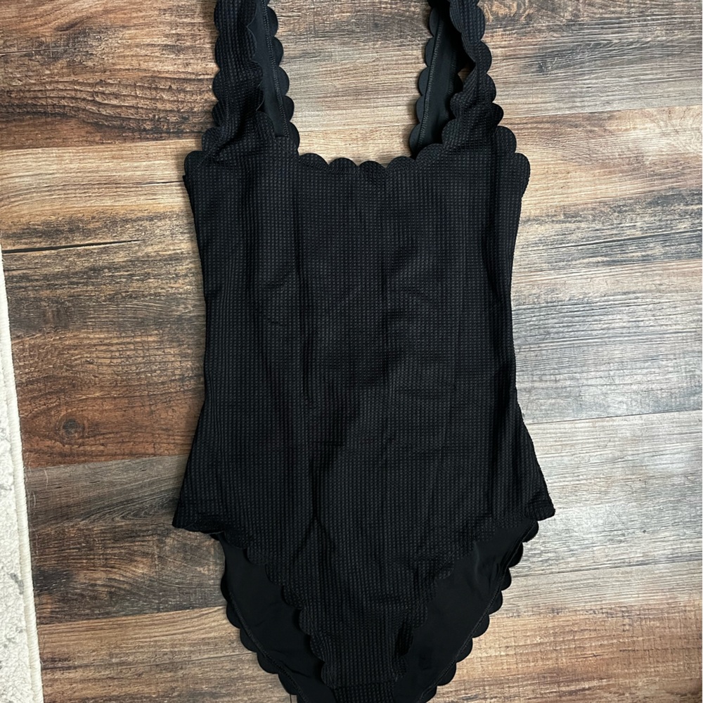 Aerie scalloped one piece swim suit